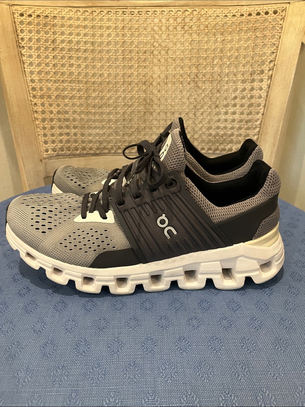 On Cloud Running Shoes Women’s Grey, Black and White - Picture 6 of 10